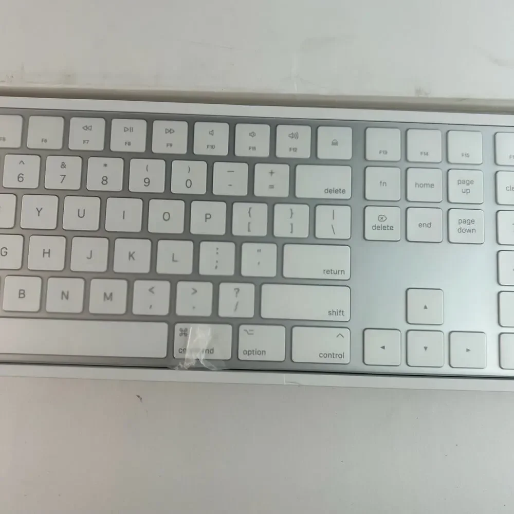 Apple Magic Keyboard with Numeric Keypad Silver MQ052LL/A Wireless A1843